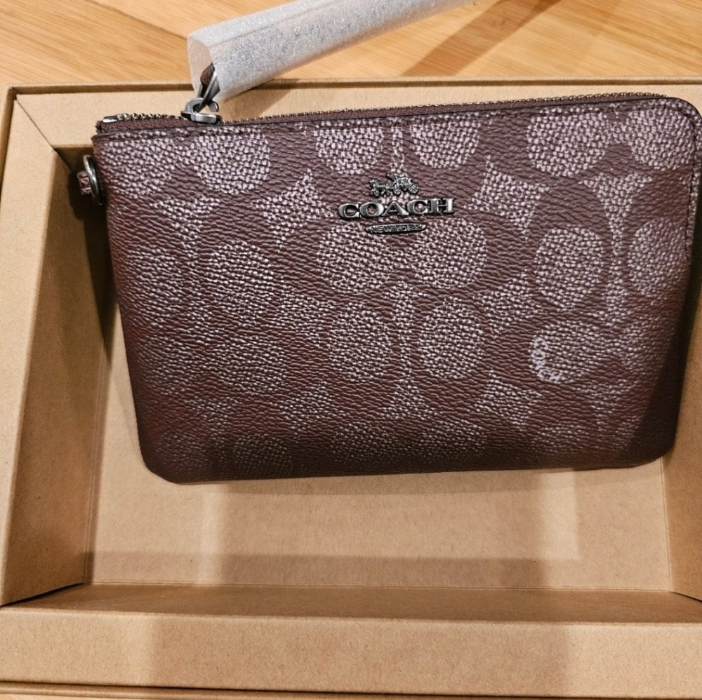 Coach Corner Zip Wristlet NWT - Picture 5 of 7
